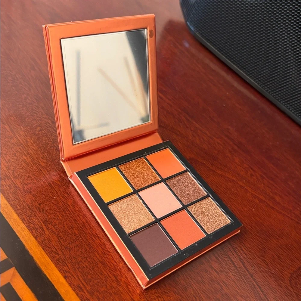 HUDA BEAUTY Topaz Obsessions Eyeshadow Palette